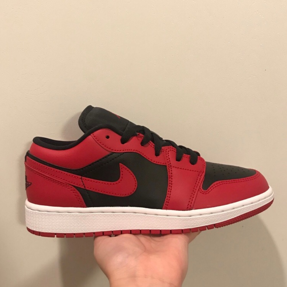 Jordan 1 low Reverse Bred size 5.5y